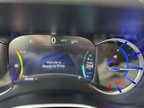 Used 2020 Chrysler Pacifica Touring-L FWD image 15