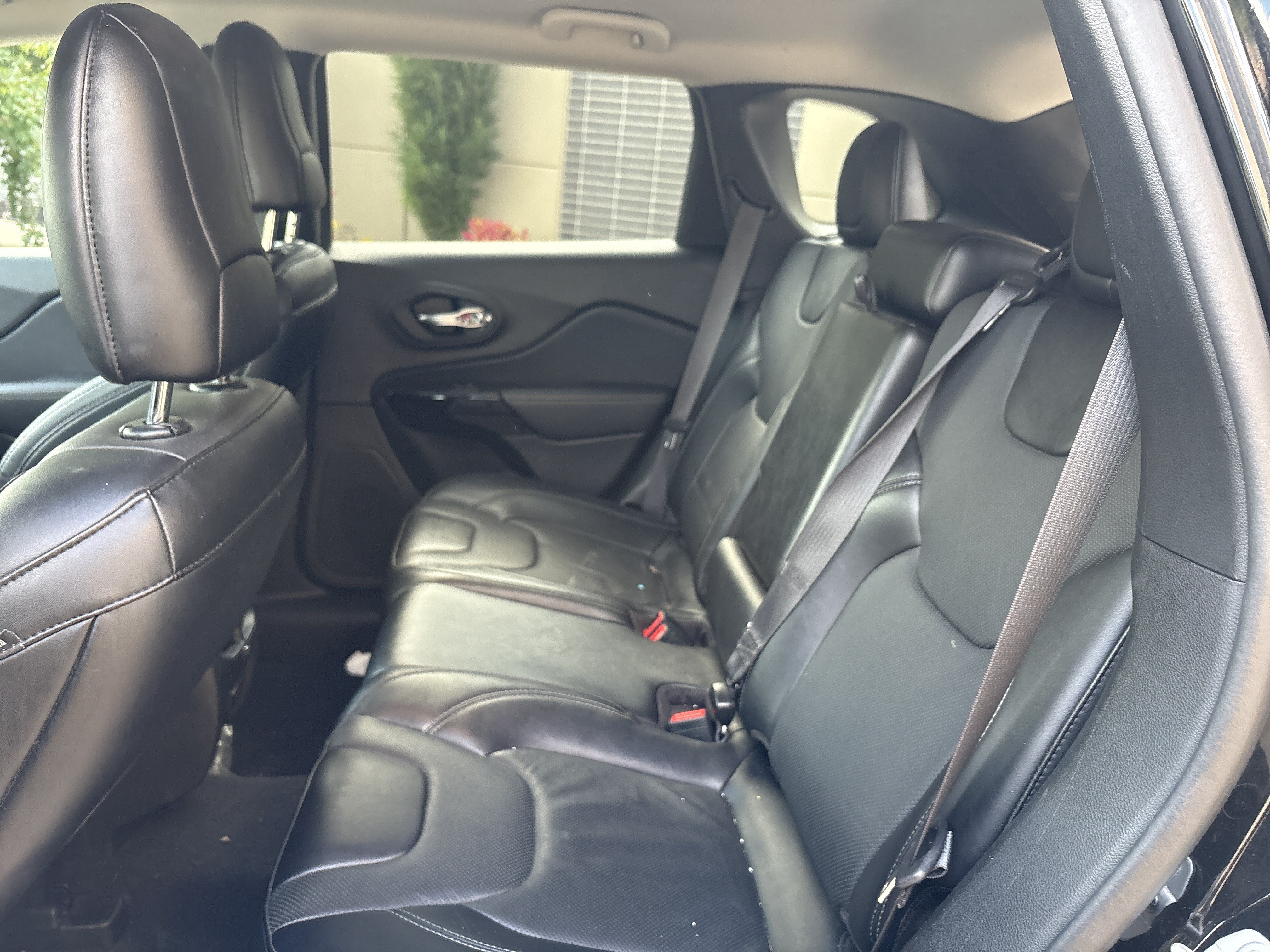 Used 2023 Jeep Cherokee Altitude Lux AWD/4WD image 5
