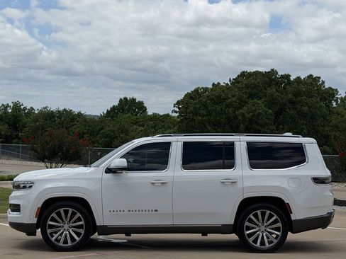 Used 2022 Jeep Grand Wagoneer Series II w/ Convenience Group III AWD/4WD image 3