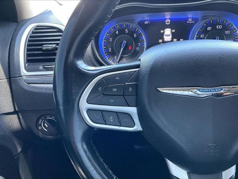 Used 2018 Chrysler 300 Touring w/ Sport Appearance Package image 18