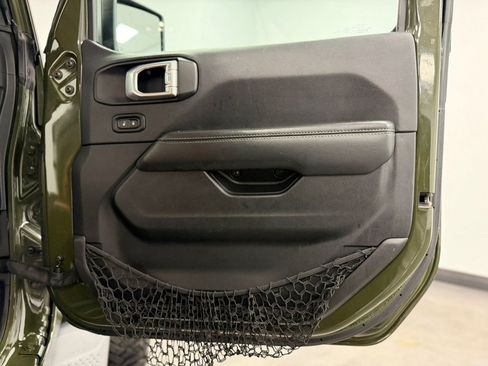 Used 2021 Jeep Wrangler Unlimited Sahara w/ Uconnect 4C Nav & Sound Group AWD/4WD image 32