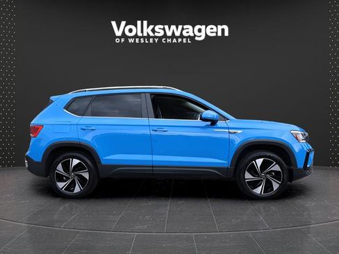 Certified 2023 Volkswagen Taos SE w/ Panoramic Sunroof Package AWD/4WD image 10