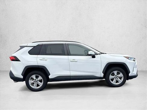 Used 2021 Toyota RAV4 XLE AWD/4WD image 4