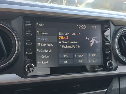 Used 2022 Toyota Tacoma SR5 w/ SR5 Appearance Package (SM) image 15