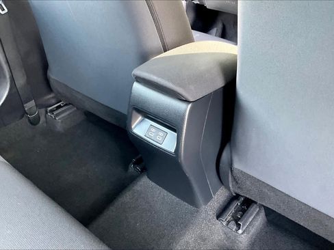 Used 2023 Toyota Corolla LE image 33