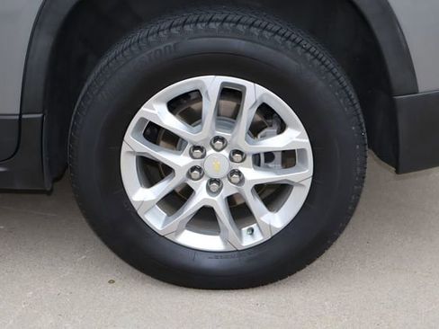 Used 2021 Chevrolet Traverse LT FWD image 30