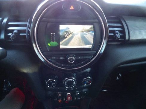 Used 2019 MINI Cooper 4-Door Hardtop image 14