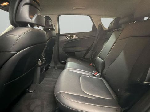 Used 2024 Kia Sportage EX FWD image 11