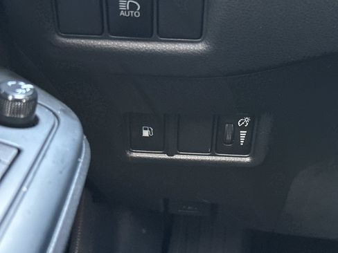 Used 2019 Toyota C-HR LE FWD image 28