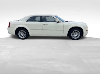 Used 2008 Chrysler 300 Touring w/ Comfort/Convenience Group RWD video 2
