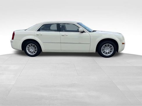 Used 2008 Chrysler 300 Touring w/ Comfort/Convenience Group RWD image 2