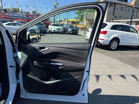 Used 2017 Ford Escape SE image 55