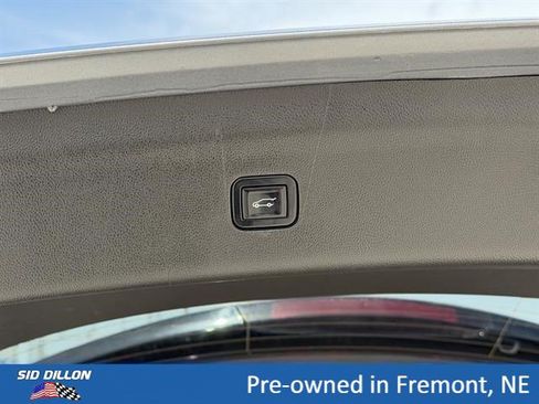 Certified 2021 Buick Enclave Premium w/ Sun and Sites Package AWD/4WD image 7