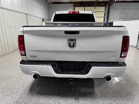 Used 2017 RAM 1500 Express RWD image 5