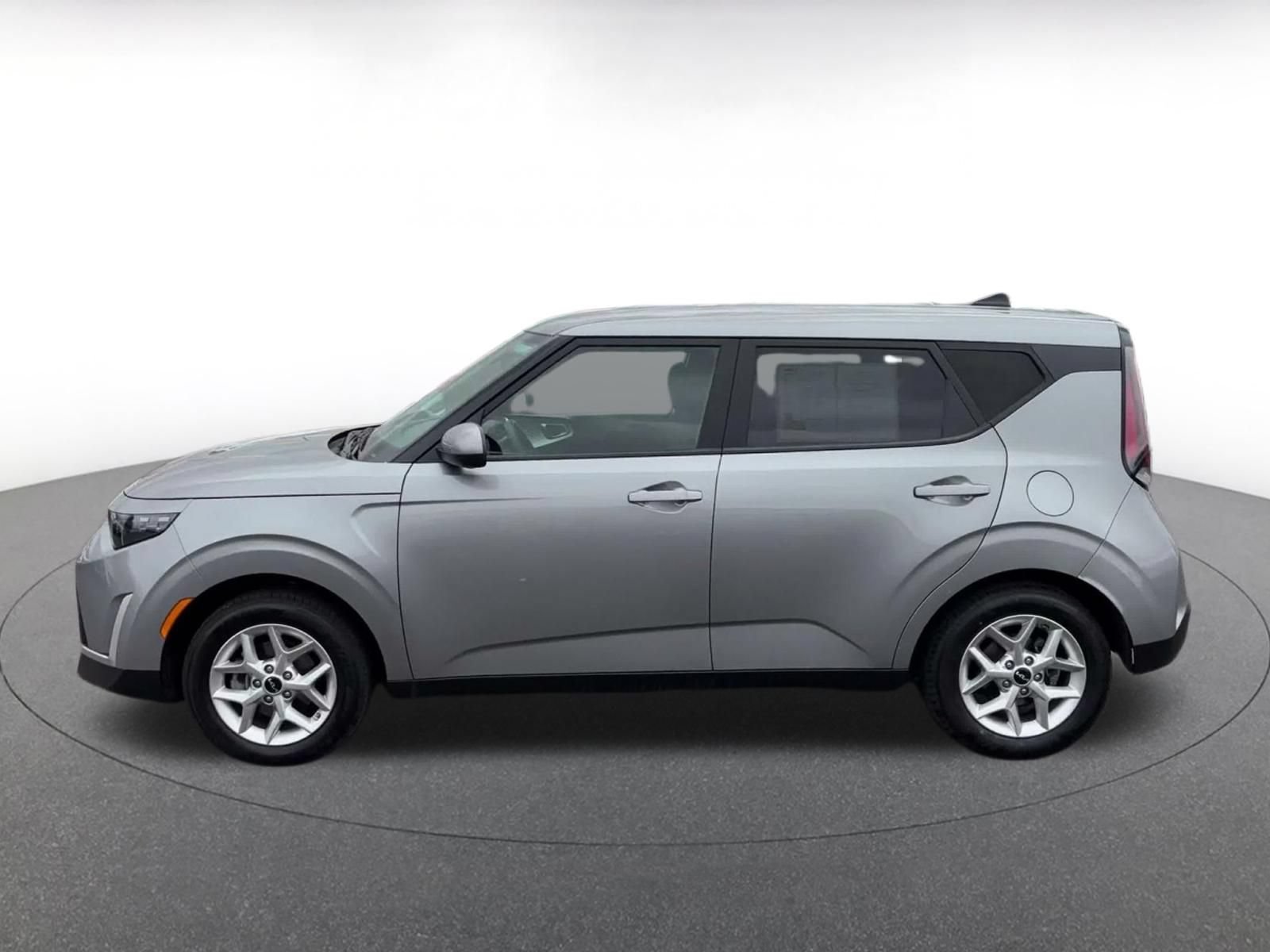 Used 2025 Kia Soul LX w/ LX Technology Package FWD image 8