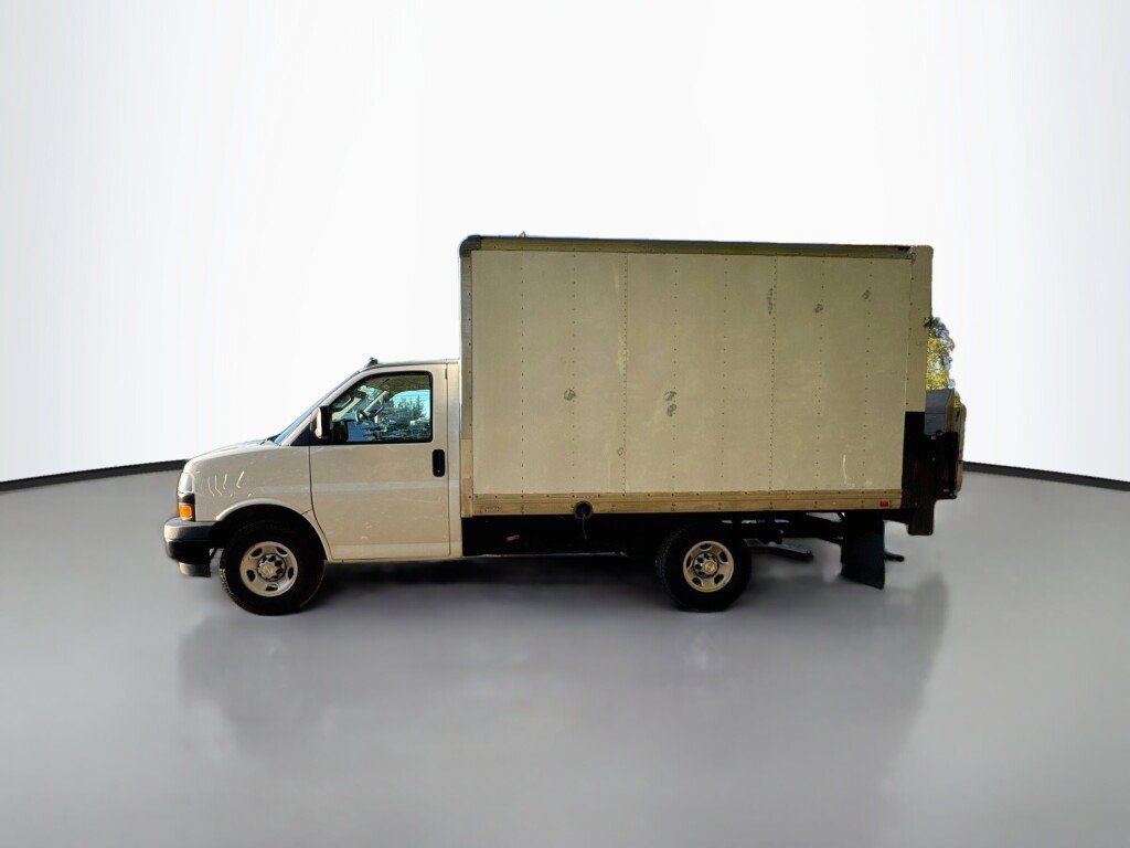 Used 2021 Chevrolet Express 3500 RWD image 3