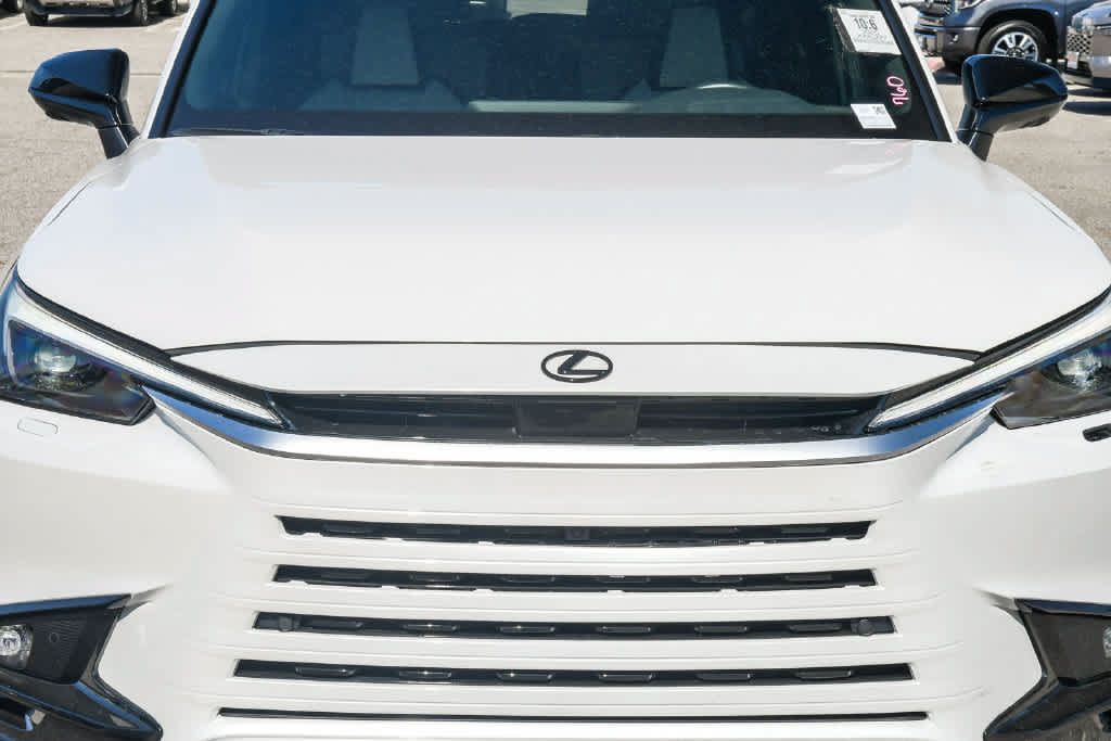 Used 2025 Lexus TX 500h AWD w/ Technology Package image 7