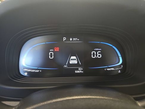 Certified 2024 Hyundai Venue Limited FWD image 16