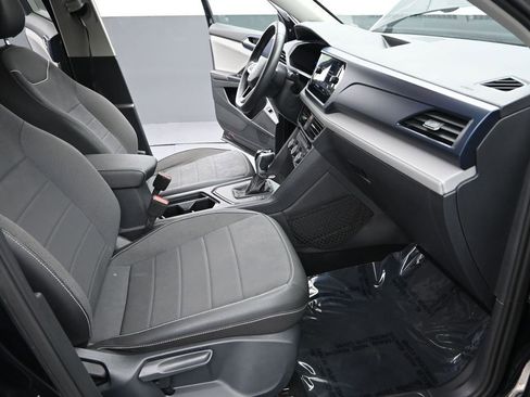 Used 2024 Volkswagen Taos SE image 25