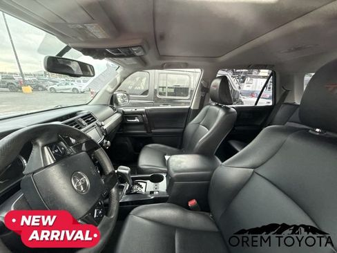 Used 2018 Toyota 4Runner TRD Off-Road Premium AWD/4WD image 5