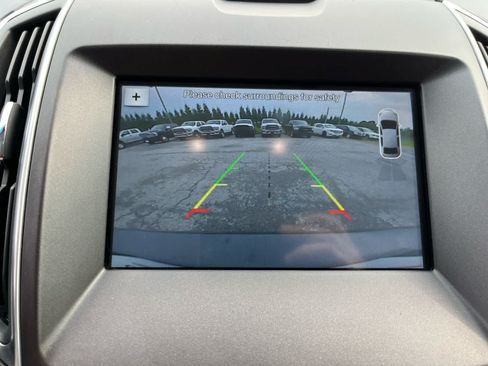 Used 2017 Ford Edge Titanium w/ Equipment Group 301A AWD/4WD image 16