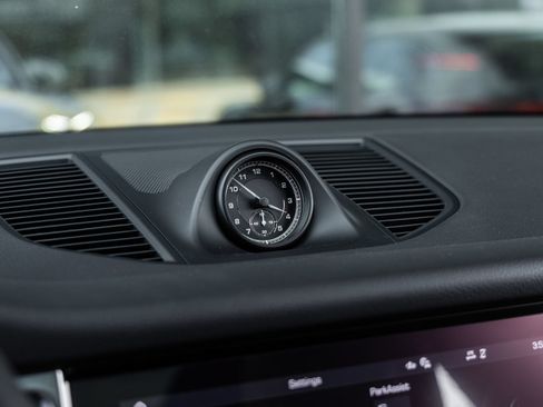 New 2026 Porsche Macan AWD/4WD image 30