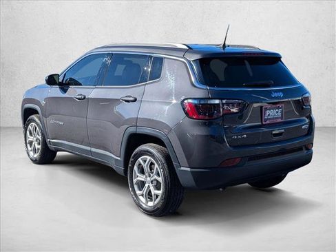 Used 2024 Jeep Compass Latitude image 8