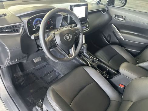 Used 2024 Toyota Corolla Cross XLE w/ Convenience Package image 13