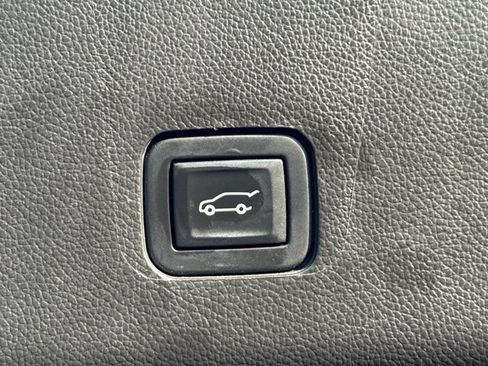 Used 2022 Chevrolet Traverse LT FWD image 22