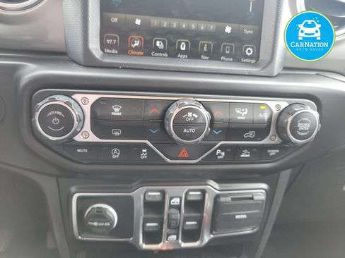 Used 2021 Jeep Wrangler Unlimited Sahara w/ Uconnect 4C Nav & Sound Group AWD/4WD image 19