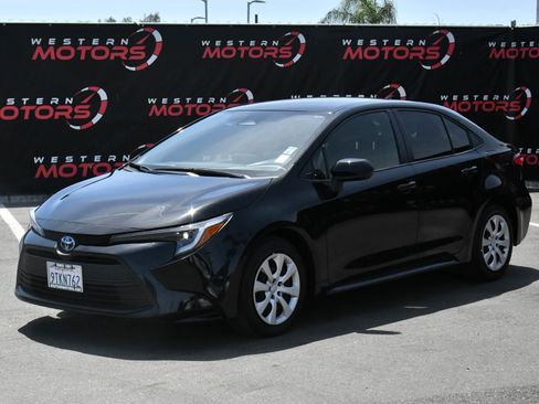 Used 2025 Toyota Corolla LE w/ Convenience Package FWD image 3