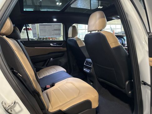 New 2025 Volkswagen Atlas Cross Sport SEL image 38