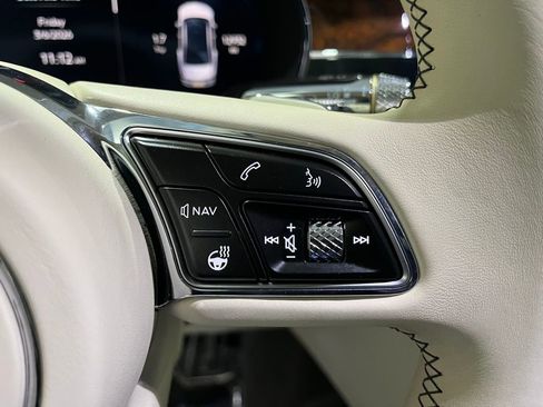Used 2022 Bentley Flying Spur V8 image 10