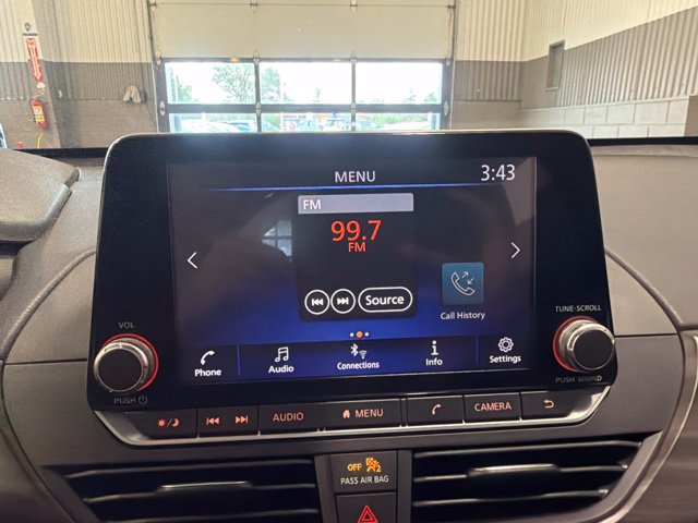 Used 2024 Nissan Altima 2.5 SV FWD image 24