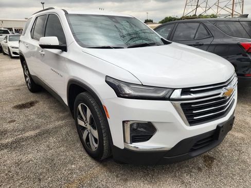 Used 2023 Chevrolet Traverse LT w/ LT Premium Package AWD/4WD image 1