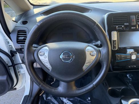 Used 2016 Nissan Leaf SL w/ Premium Package image 18