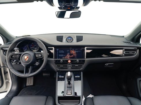 Certified 2026 Porsche Macan AWD/4WD image 19