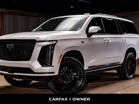 Used 2025 Cadillac Escalade Sport Platinum image 5