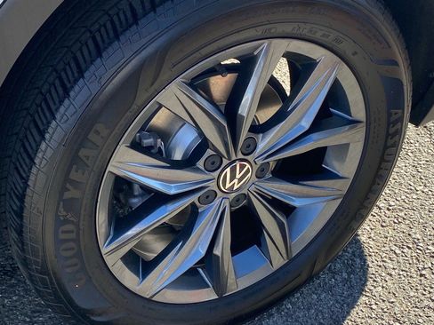 Certified 2022 Volkswagen Tiguan SE w/ Panoramic Sunroof Package image 23