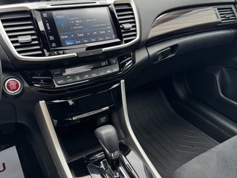Used 2017 Honda Accord EX image 21