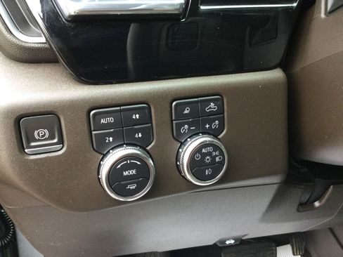 Used 2024 GMC Sierra 1500 SLT image 10