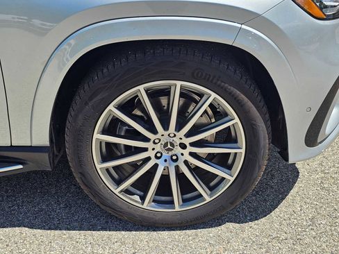 New 2026 Mercedes-Benz GLS 580 4MATIC image 9