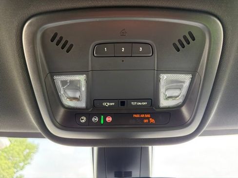 Certified 2023 Chevrolet Traverse LT FWD image 34