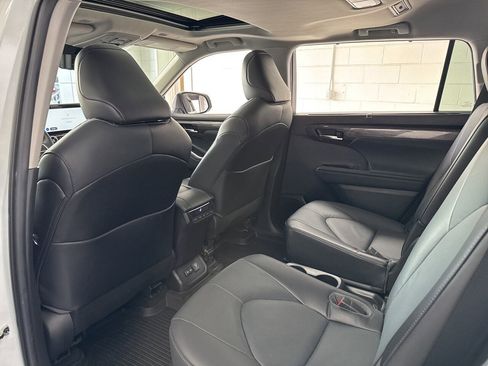Used 2023 Toyota Highlander Limited image 40