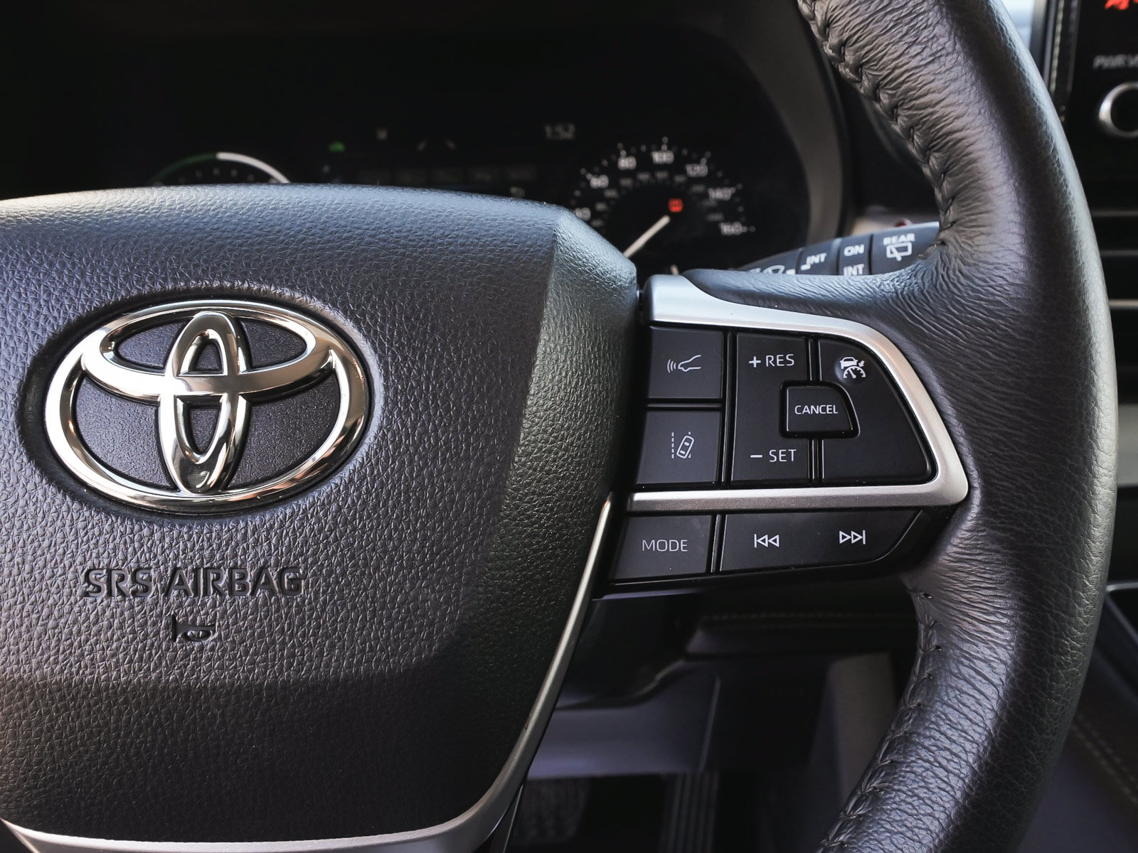 Used 2025 Toyota Sienna XLE FWD image 21