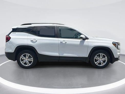 Used 2022 GMC Terrain SLE w/ Driver Convenience Package FWD image 3