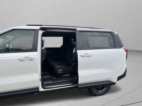New 2026 Kia Carnival EX FWD image 7