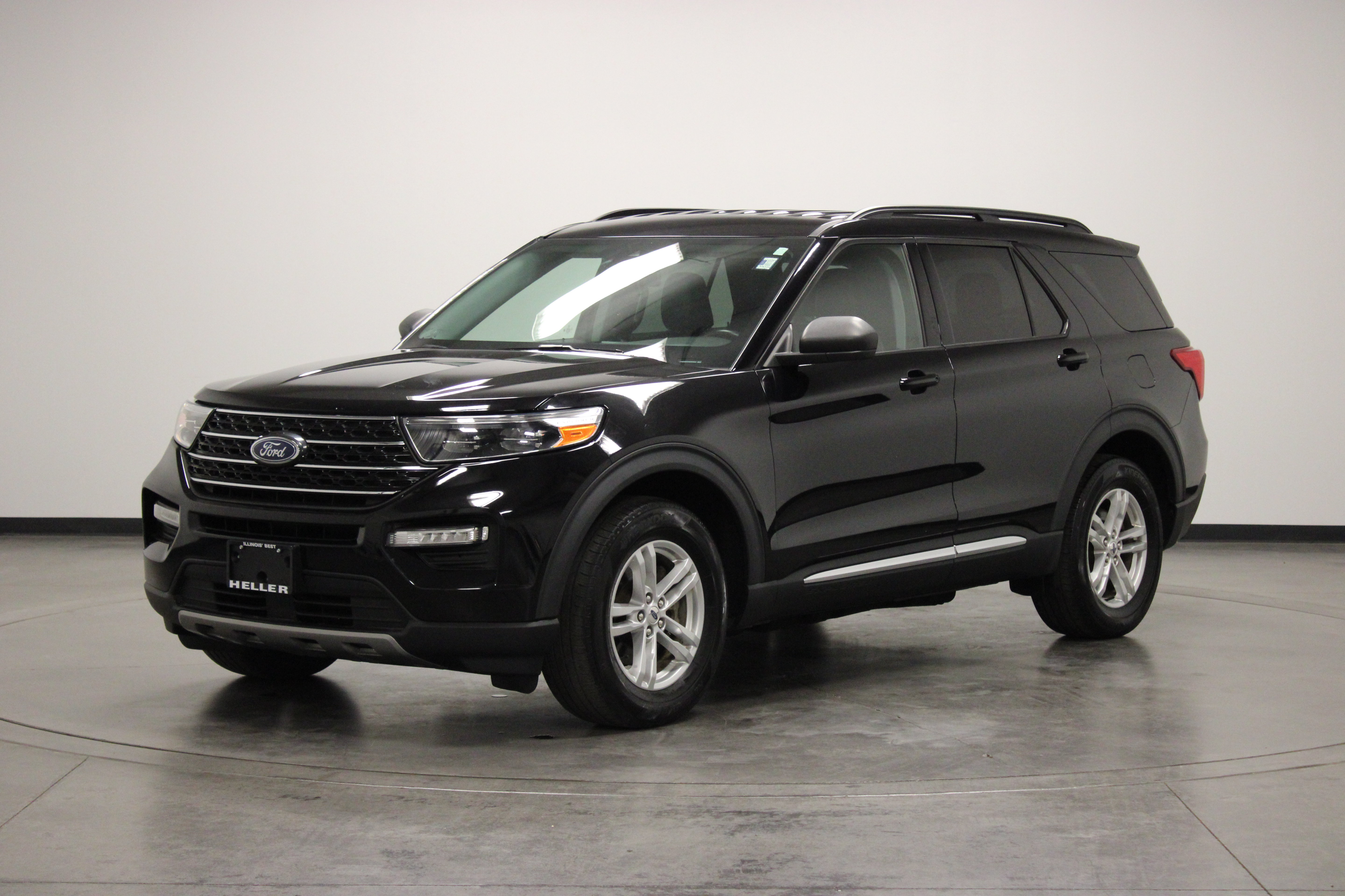 Used 2022 Ford Explorer XLT w/ Equipment Group 202A AWD/4WD image 6