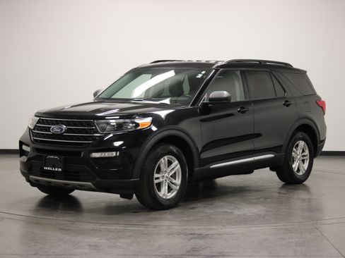 Used 2022 Ford Explorer XLT w/ Equipment Group 202A AWD/4WD image 6