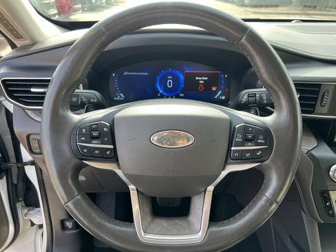 Used 2020 Ford Explorer Platinum w/ Premium Technology Package image 26